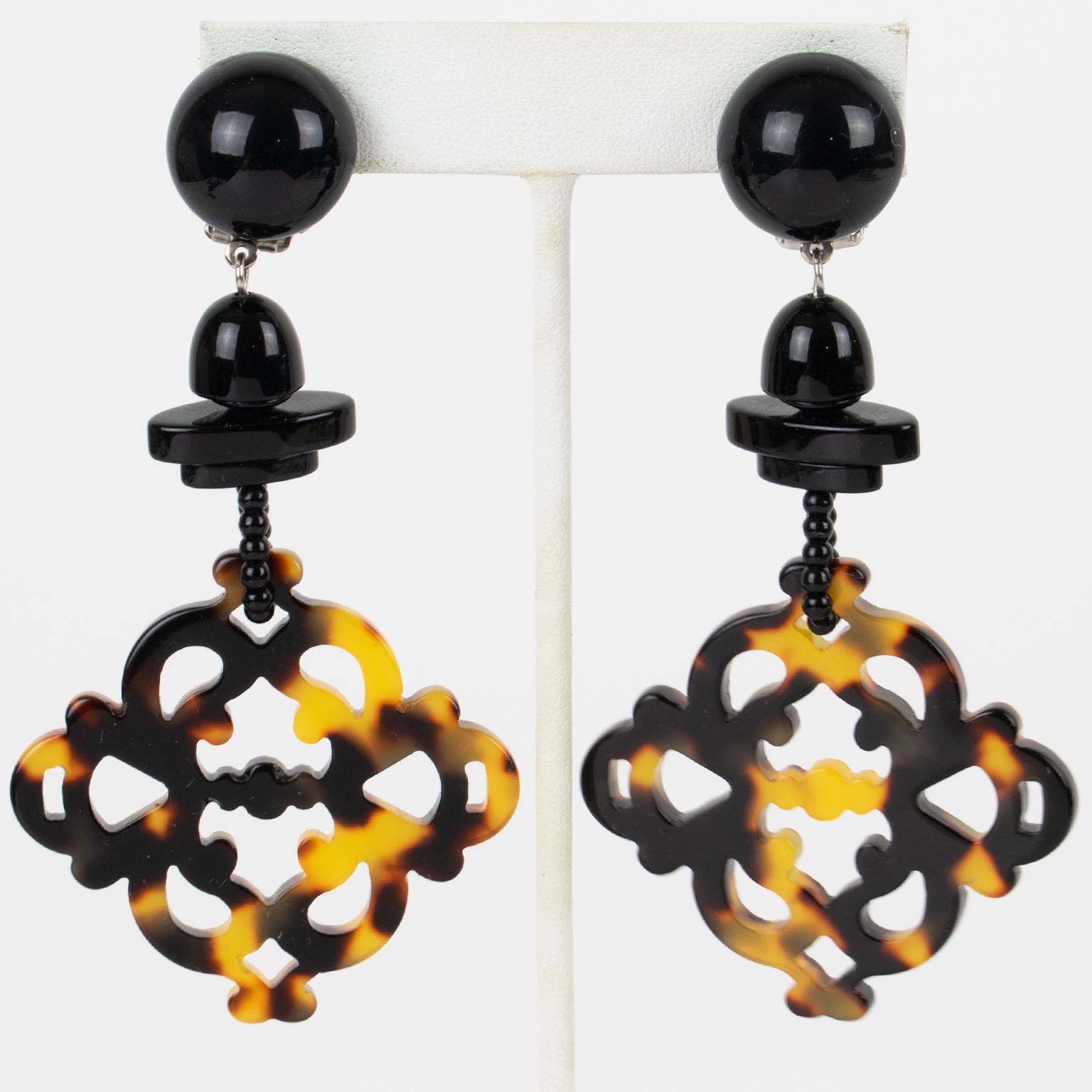 Angela Caputi Schwarze und Schildpatt-Harz-Ohrclips im Angebot 1