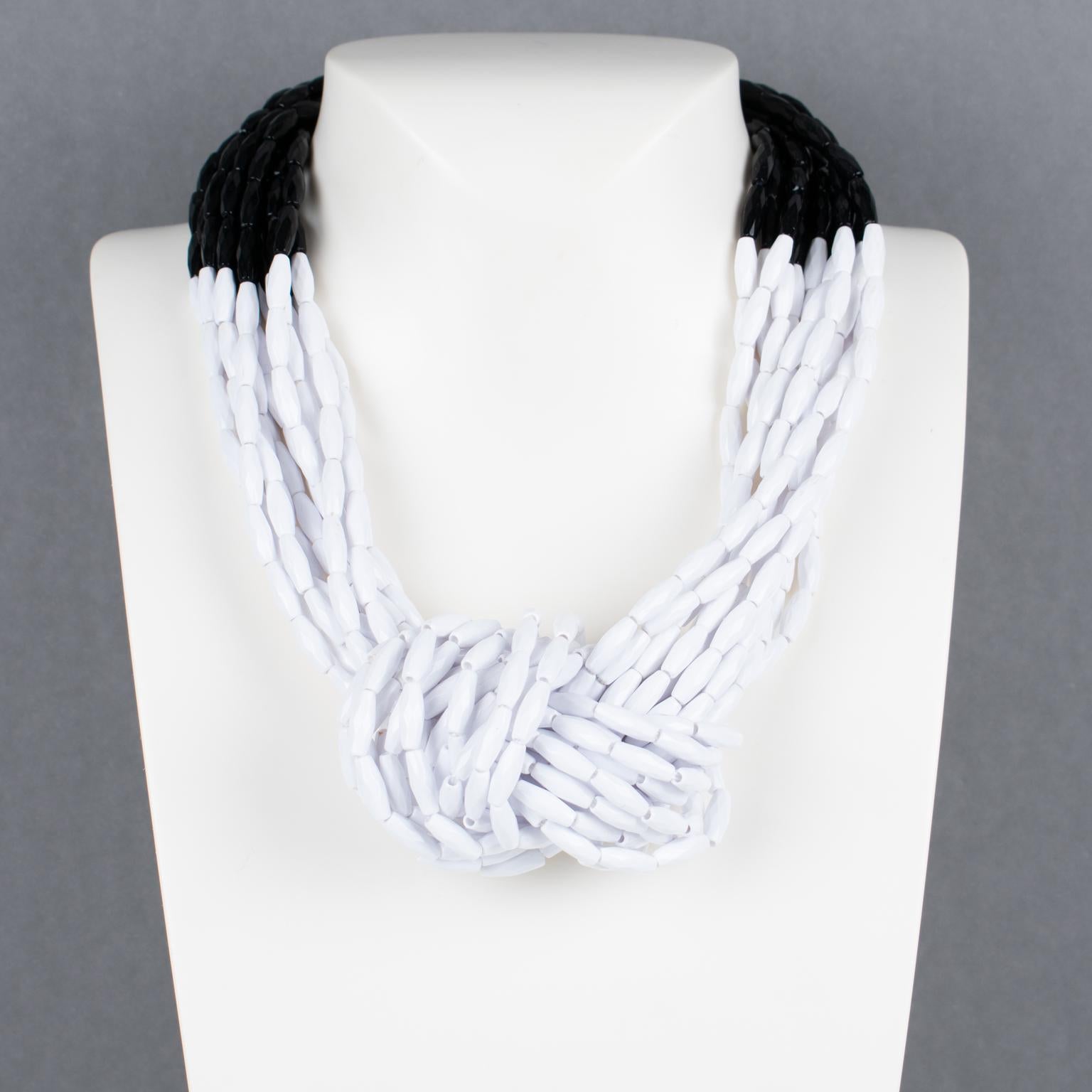 Moderne Angela Caputi Collier ras du cou à plusieurs brins noués en résine noire et blanche en vente