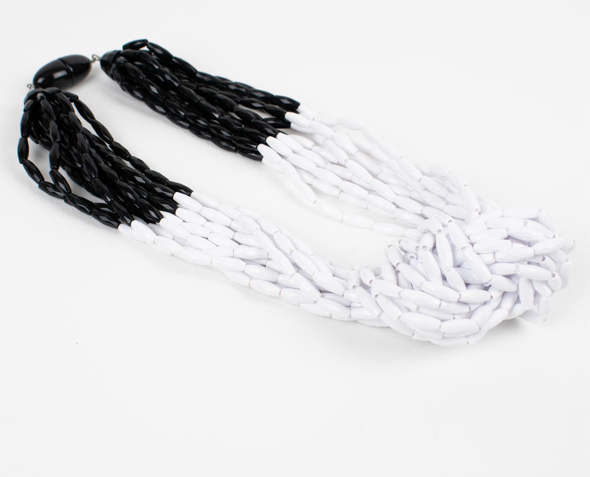 Angela Caputi Collier ras du cou à plusieurs brins noués en résine noire et blanche Excellent état - En vente à Atlanta, GA