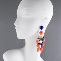Angela Caputi - Boucles d'oreilles pendantes chandelier en résine de corail et lapis