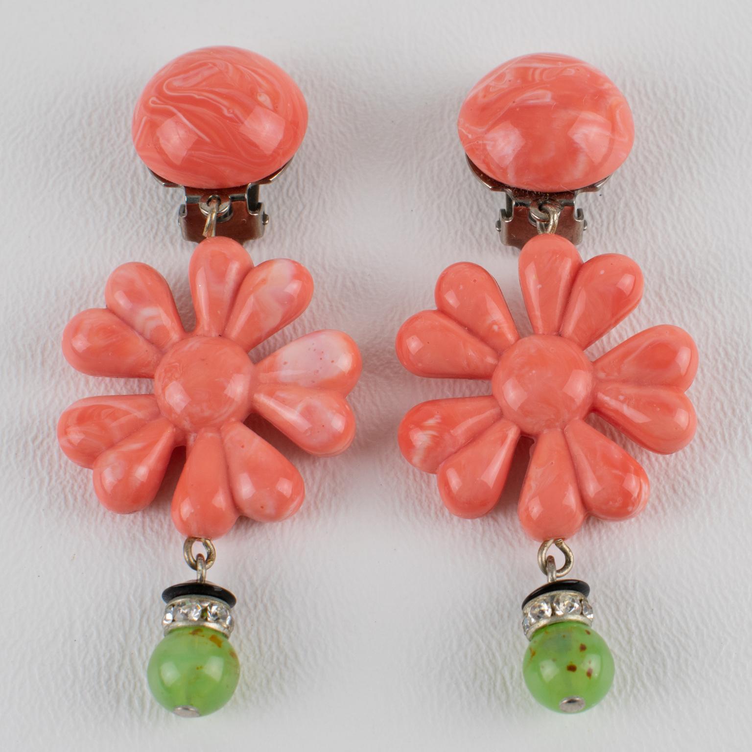 Moderne Angela Caputi Boucles d'oreilles à clip en résine avec faux corail et jade en vente