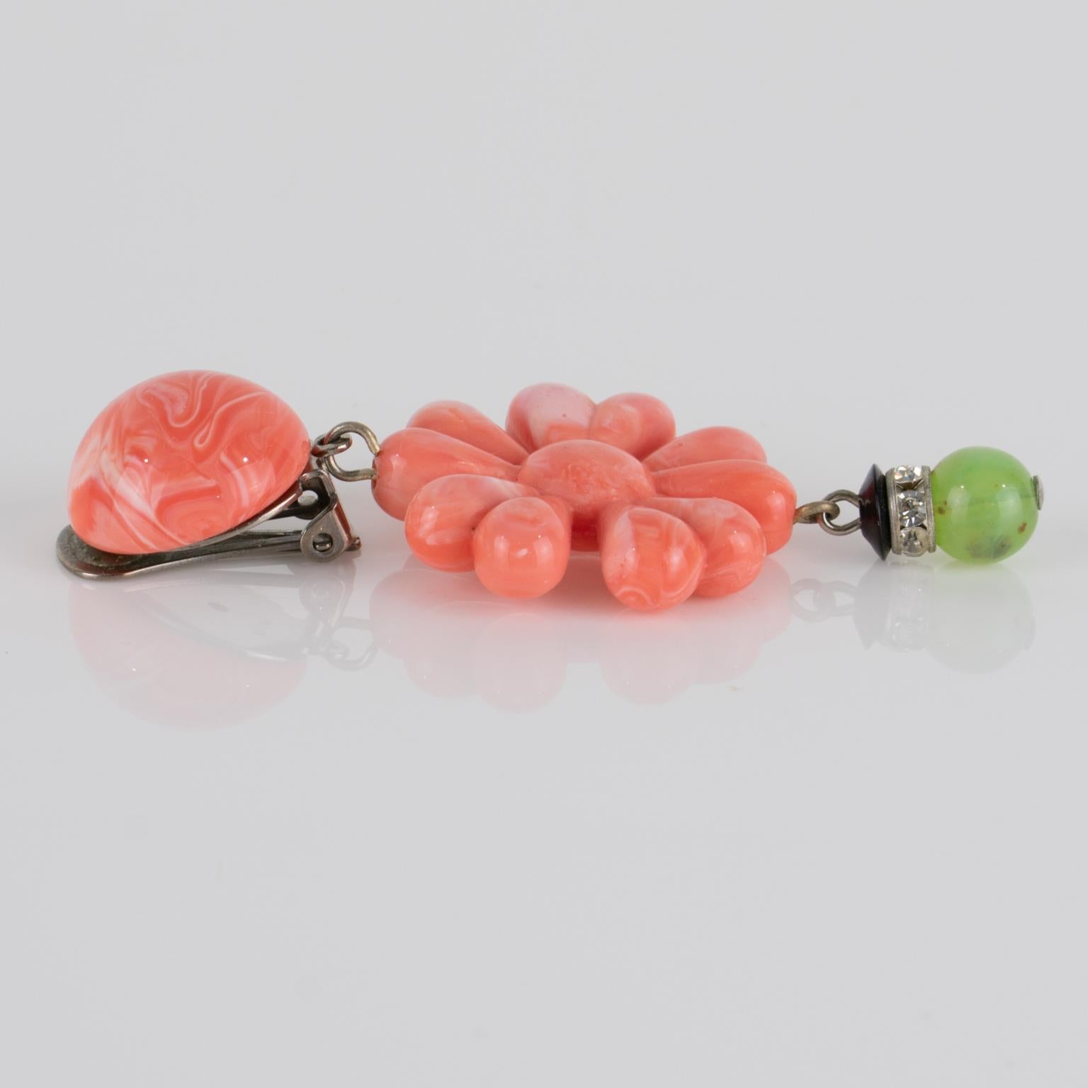 Angela Caputi Boucles d'oreilles à clip en résine avec faux corail et jade en vente 1
