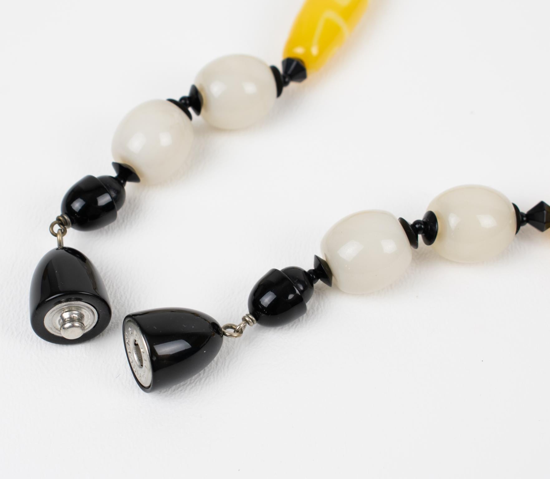 Angela Caputi Collier extra long en faux bois et perles de résine jaune texturée en vente 7
