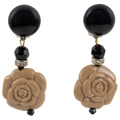 Boucles d'oreilles à clip en résine avec fleur Angela Caputi