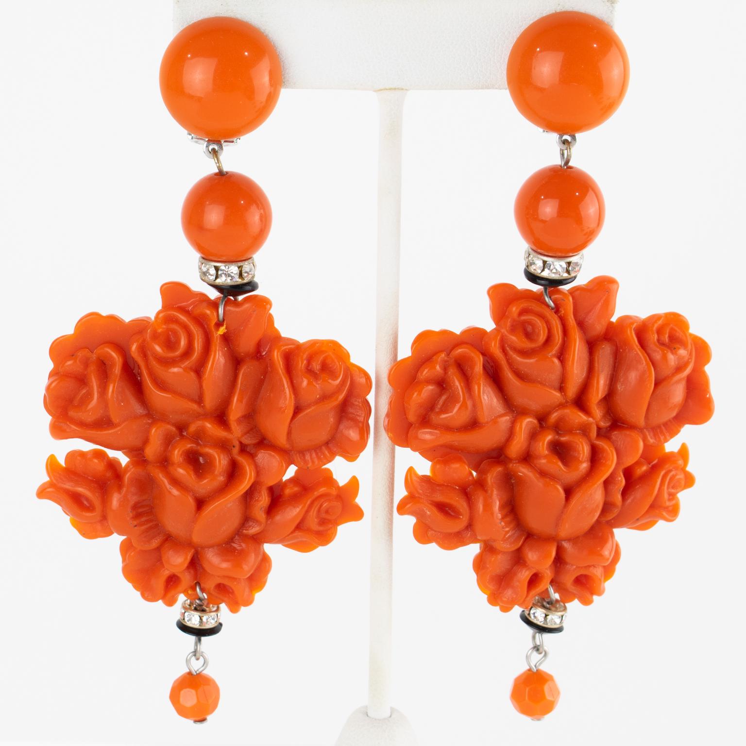 Angela Caputi Pendientes de clip de resina con flor gigante de coral de imitación en Excelente estado para la venta en Atlanta, GA
