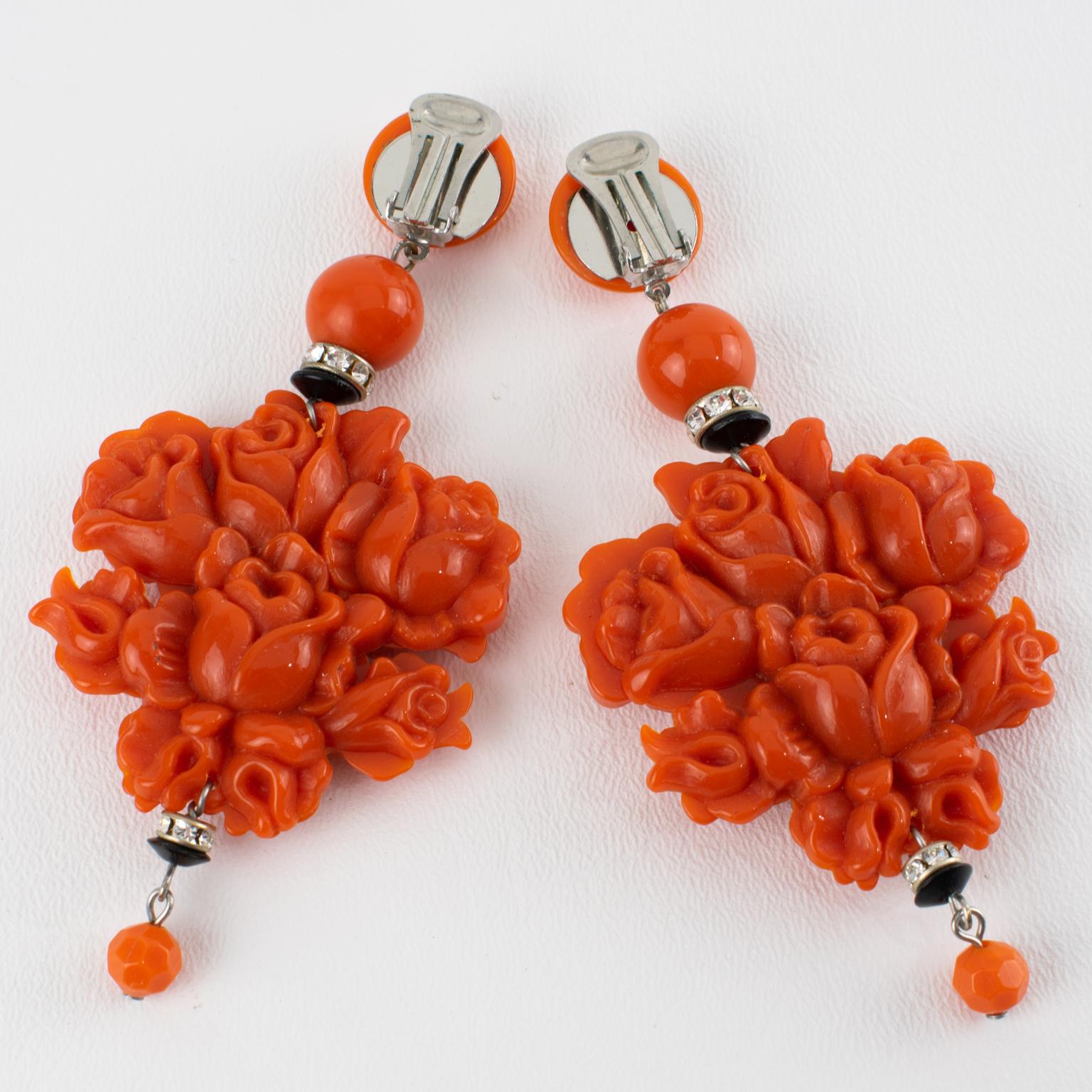 Angela Caputi Pendientes de clip de resina con flor gigante de coral de imitación en venta 2
