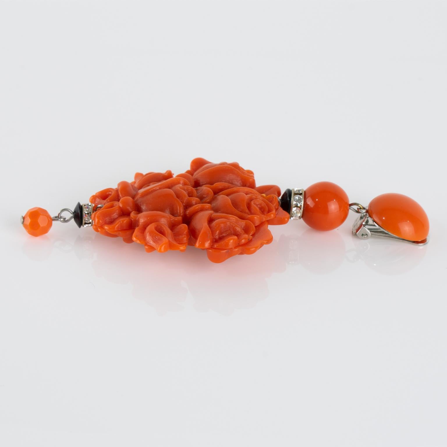 Angela Caputi Pendientes de clip de resina con flor gigante de coral de imitación en venta 4