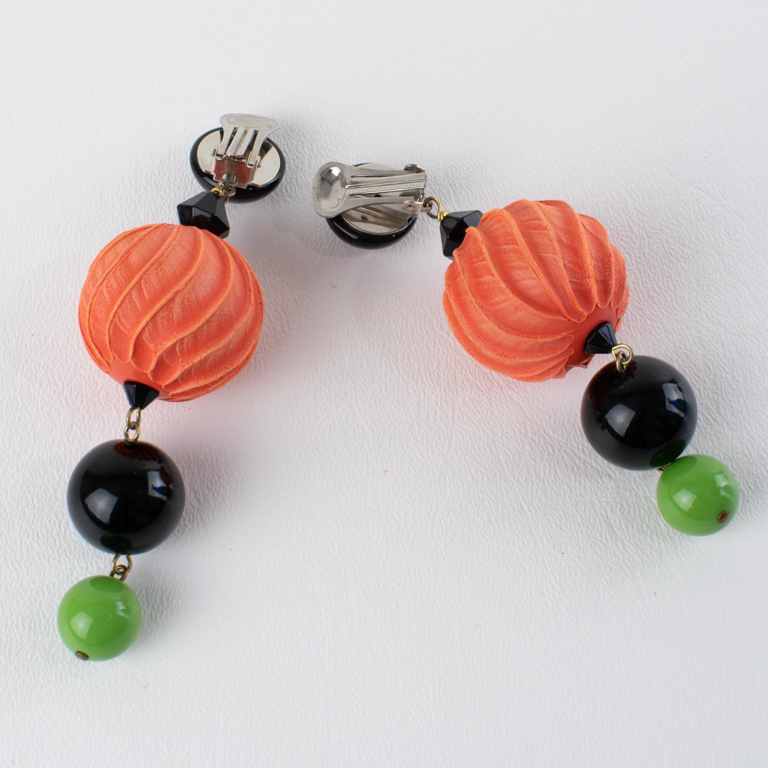 Angela Caputi - Boucles d'oreilles pendantes en résine avec perles de citrouille géante en vente 2