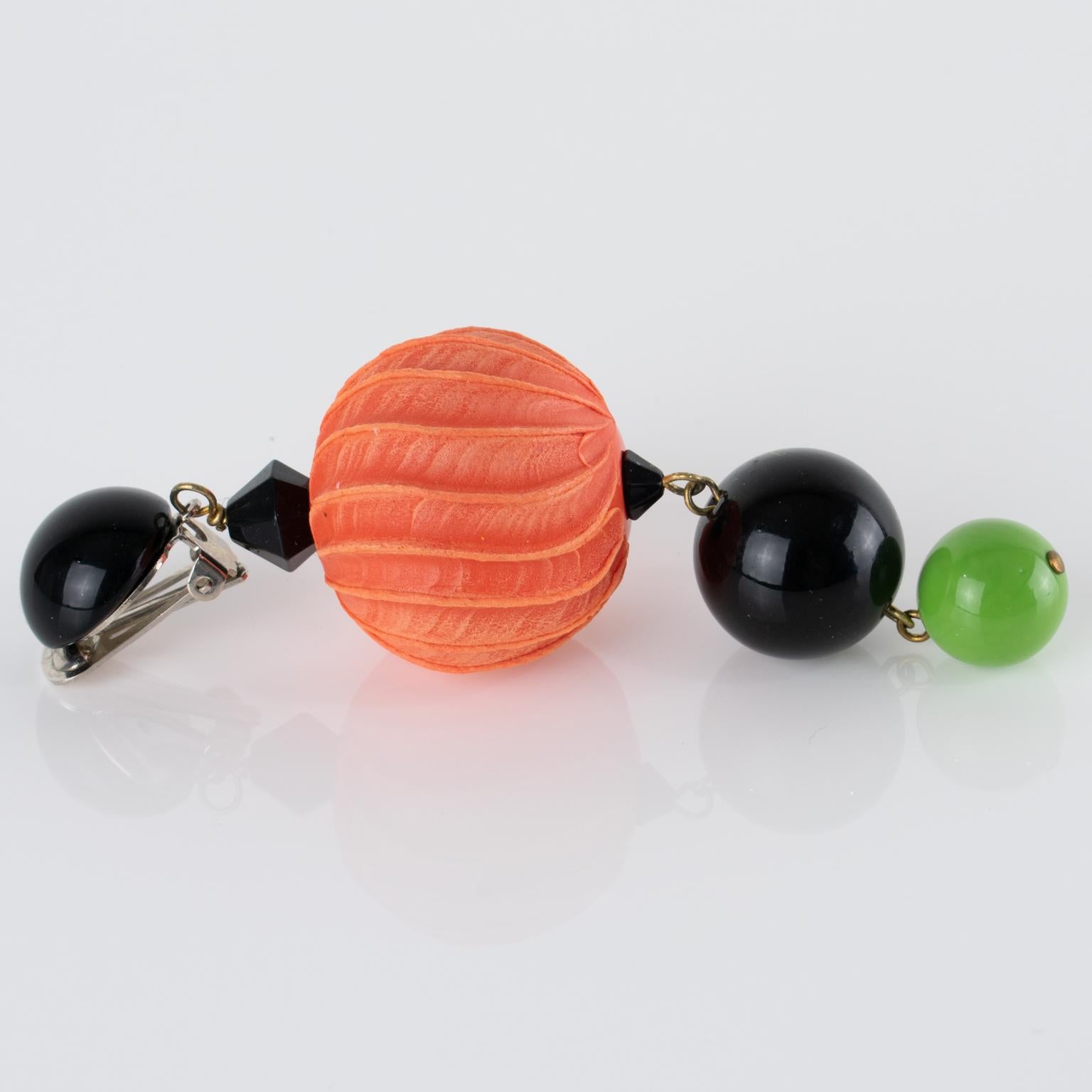 Angela Caputi - Boucles d'oreilles pendantes en résine avec perles de citrouille géante en vente 3