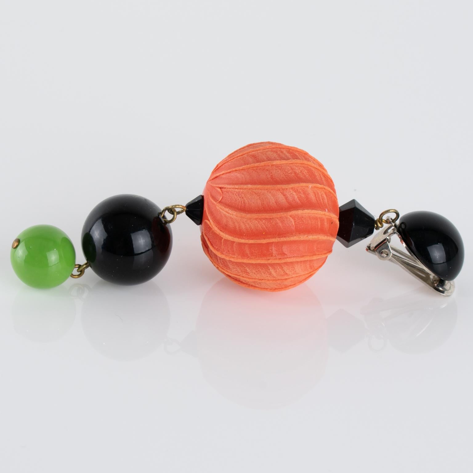 Angela Caputi - Boucles d'oreilles pendantes en résine avec perles de citrouille géante en vente 4