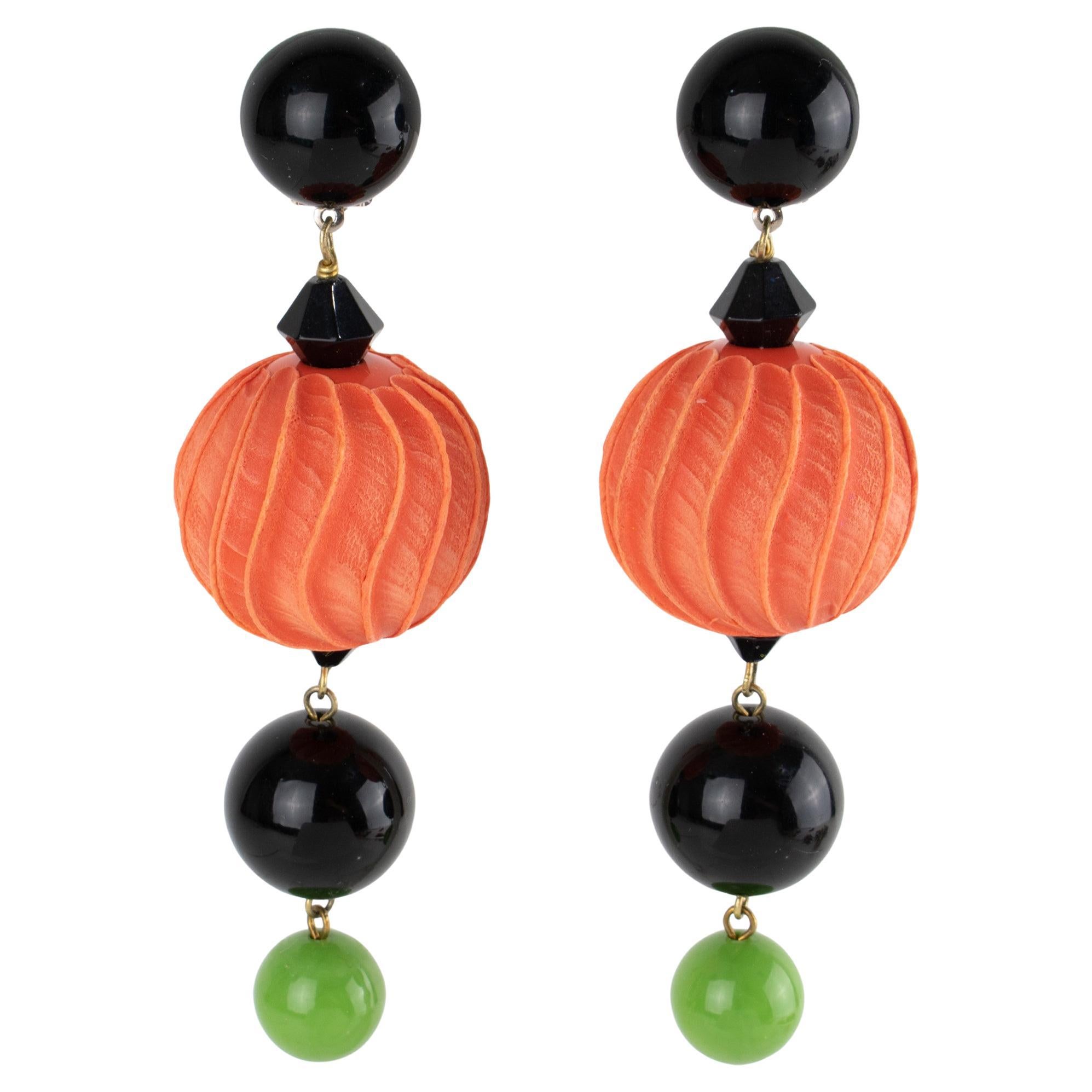 Angela Caputi - Boucles d'oreilles pendantes en résine avec perles de citrouille géante en vente