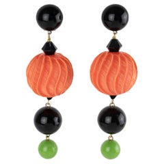 Angela Caputi - Boucles d'oreilles pendantes en résine avec perles de citrouille géante