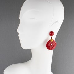 Angela Caputi Orecchini a clip in resina dorata e cinabro rosso