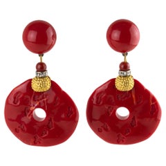 Angela Caputi Orecchini a clip in resina dorata e cinabro rosso