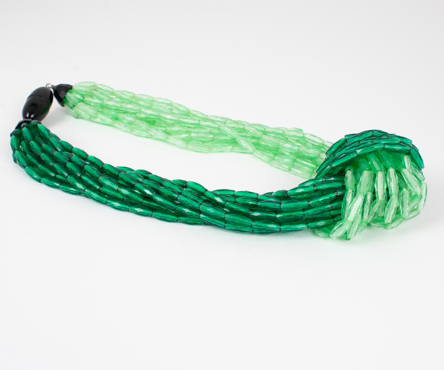 Angela Caputi Mehrreihige geknotete Choker-Halskette aus grünem Harz im Angebot 1