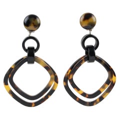 Angela Caputi, Italie, pendants d'oreilles en résine noire et écaille de tortue