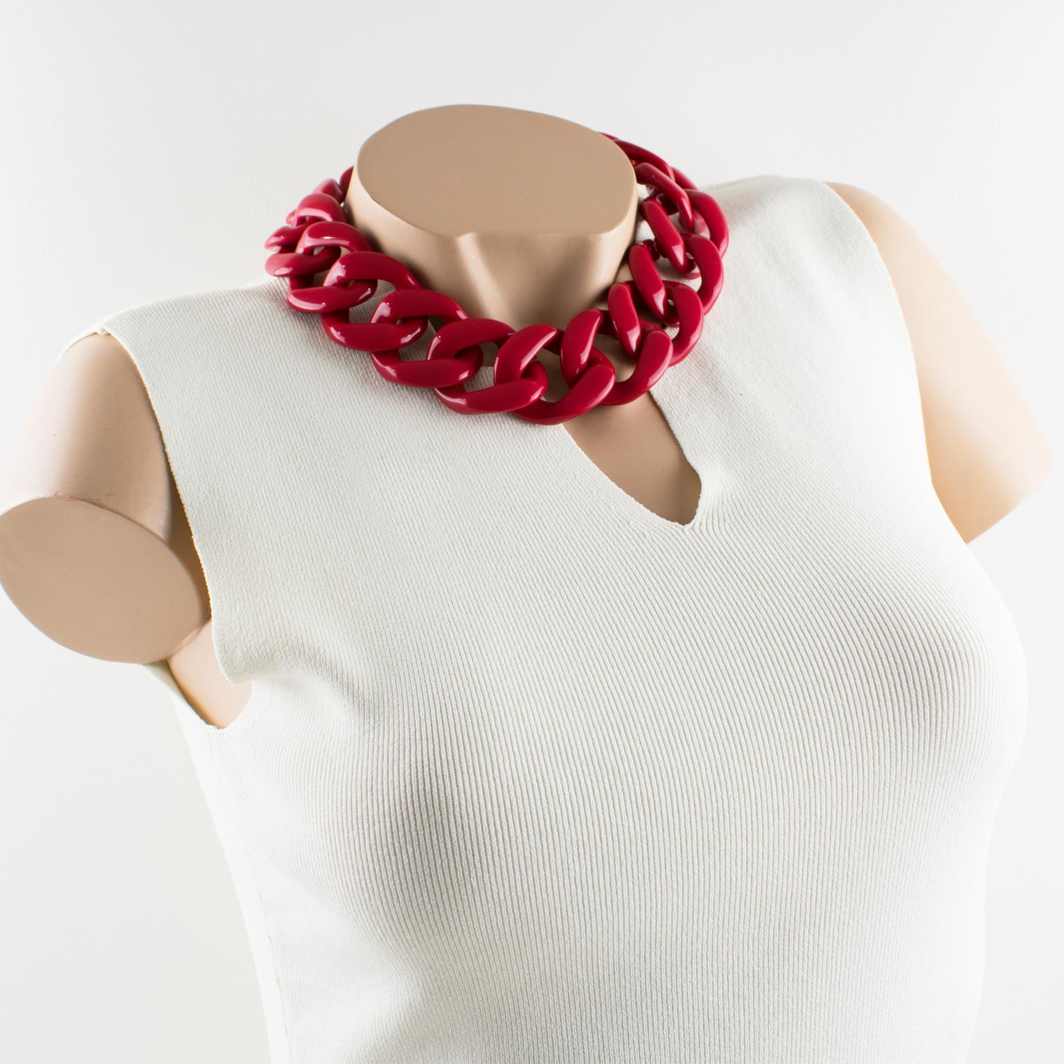 Adorable Angela Caputi, made in Italy choker necklace. Extra-large flat chain design in magenta red resin. Her matching of colors is always bold and extremely classy.
As you know Caputi jewelry is not signed. This is a pre-owned necklace and the