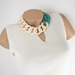 Collana a girocollo Angela Caputi Italia con catena massiccia in resina color crema e turchese