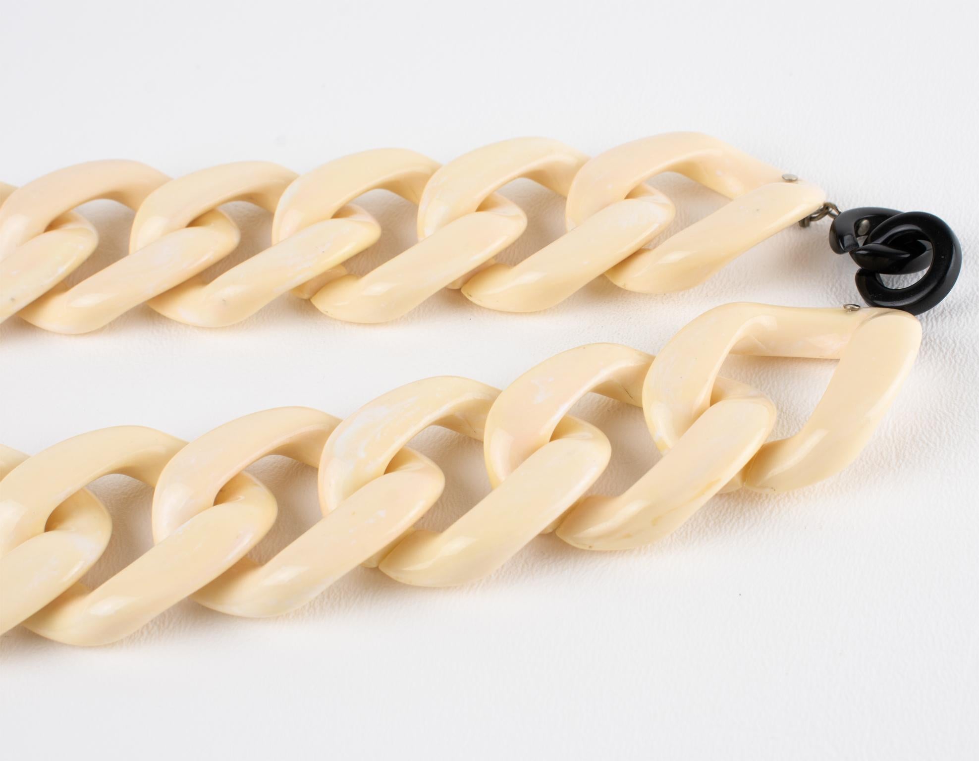 Angela Caputi Italy Collier ras du cou Massive chaîne en résine blanc-crème en vente 5