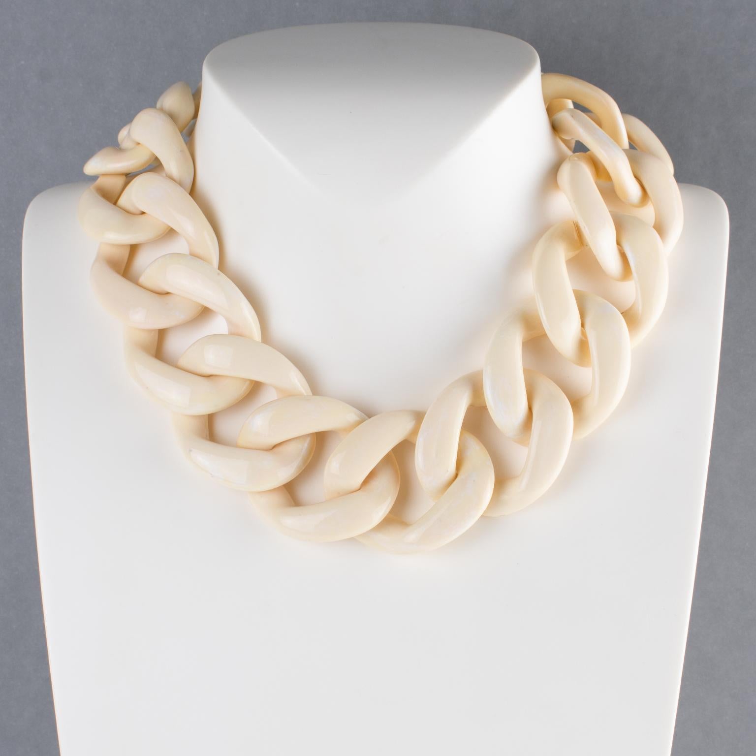 Angela Caputi Italy Collier ras du cou Massive chaîne en résine blanc-crème Excellent état - En vente à Atlanta, GA