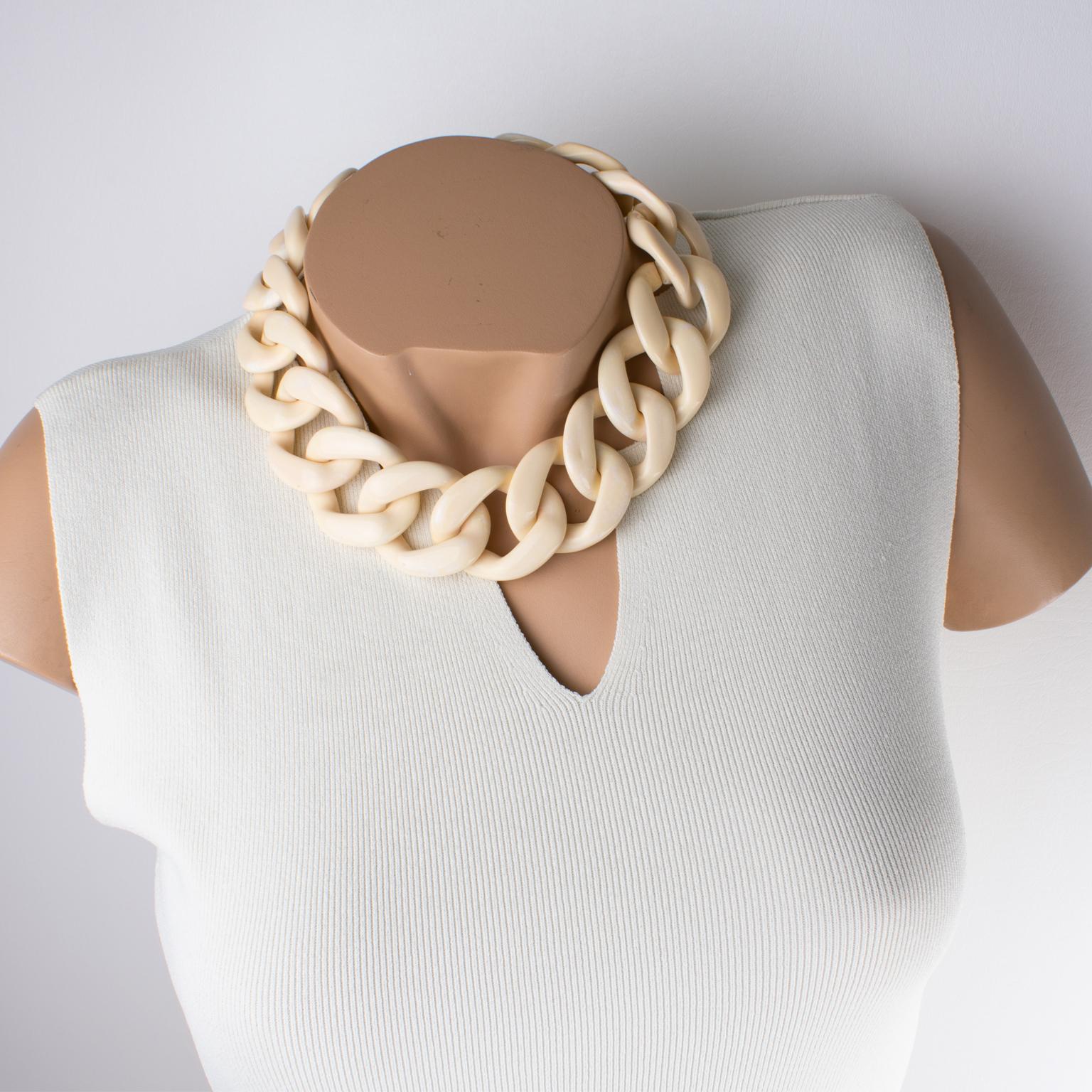 Angela Caputi Italy Collier ras du cou Massive chaîne en résine blanc-crème en vente 3