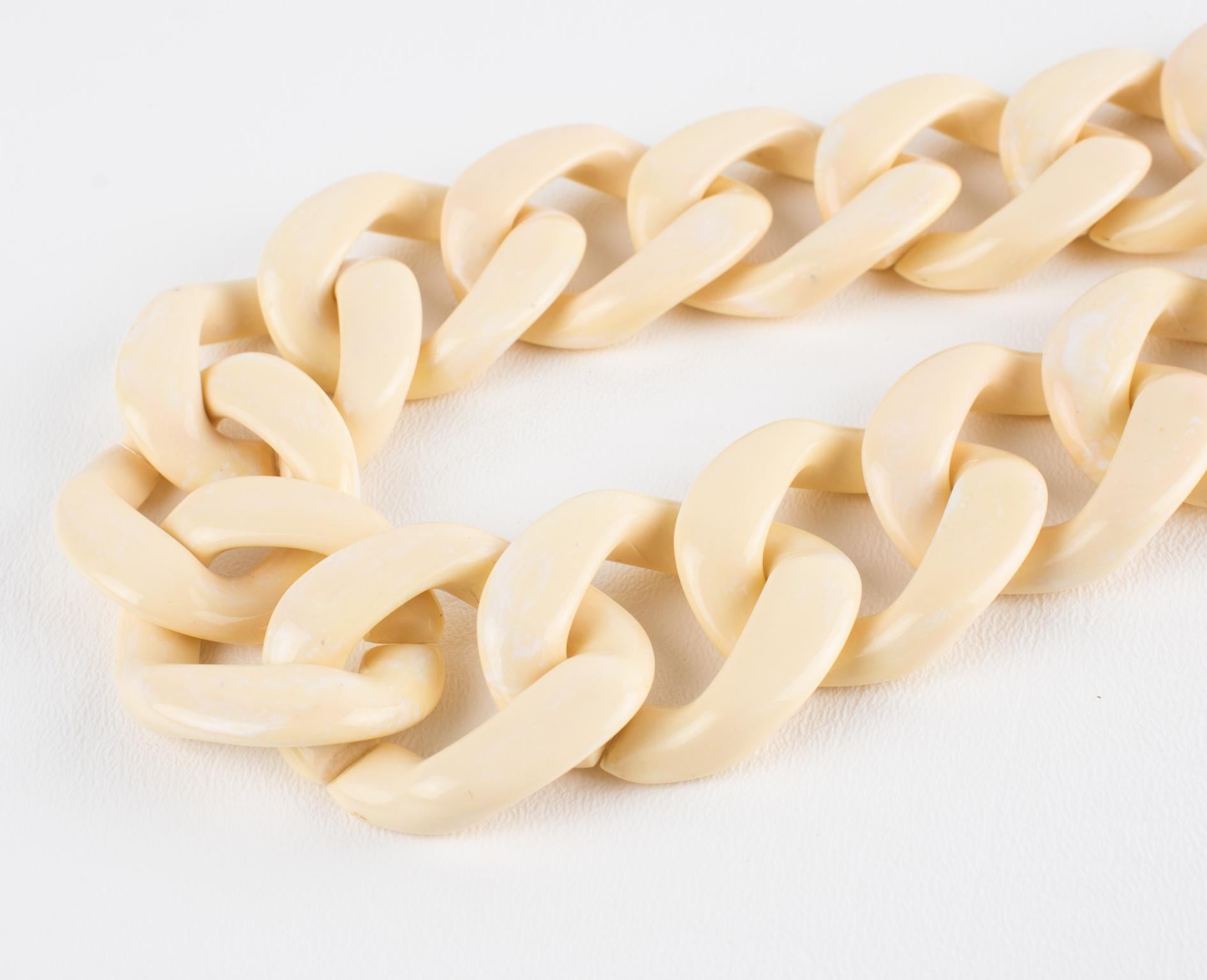 Angela Caputi Italy Collier ras du cou Massive chaîne en résine blanc-crème en vente 4