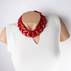 Collier ras-du-cou Angela Caputi (Italie) – Chaîne en résine rouge cinabre
