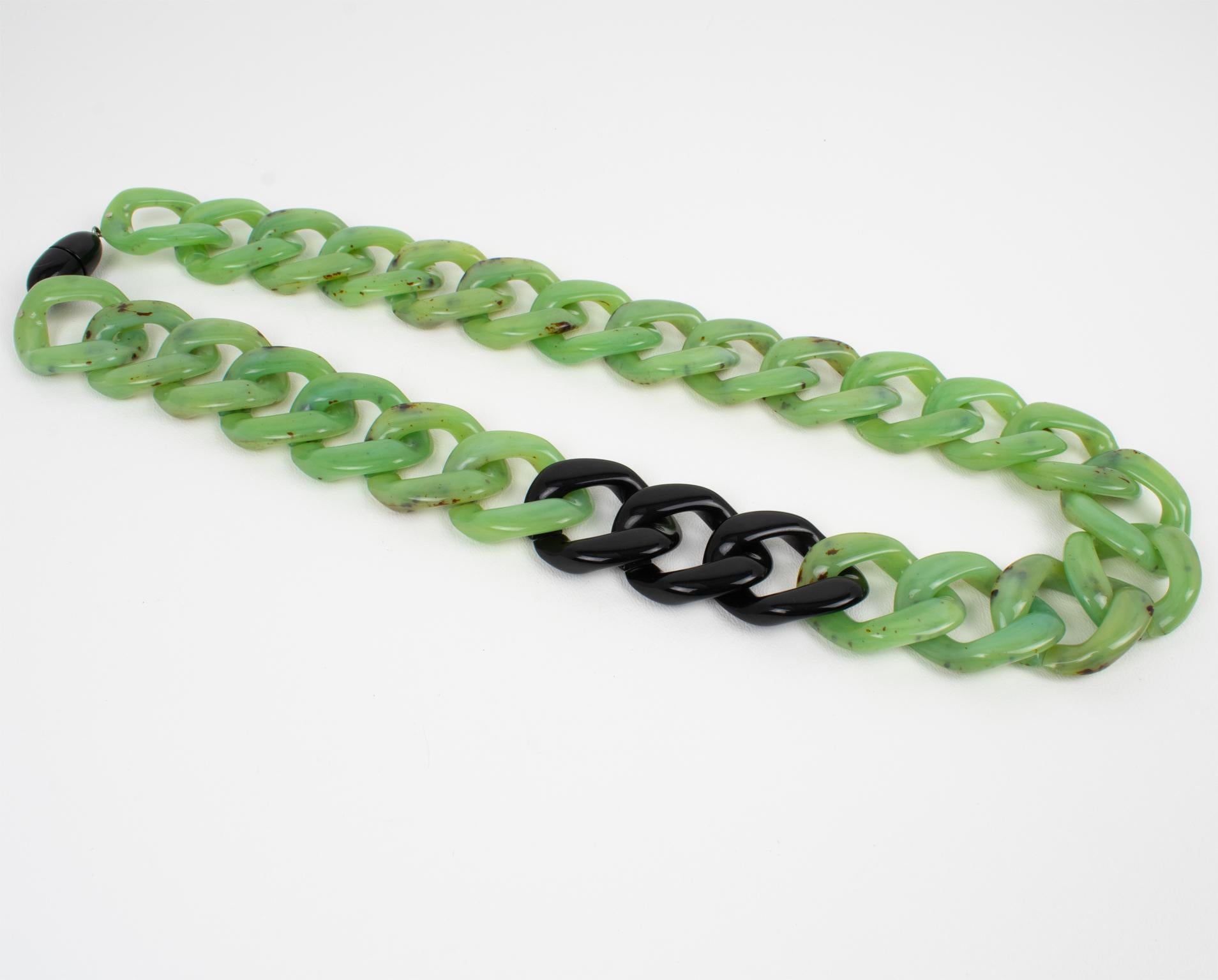 Angela Caputi Italy Long Necklace Massive Green Resin Chain In Excellent Condition In Atlanta, GA