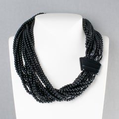 Collier Angela Caputi en résine « Licorice » à plusieurs rangs, orné de perles « caviar »