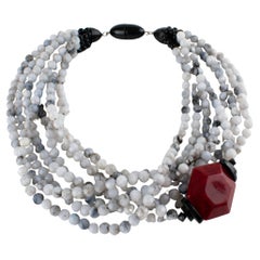 Collana a più fili in resina effetto marmo grigio di Angela Caputi