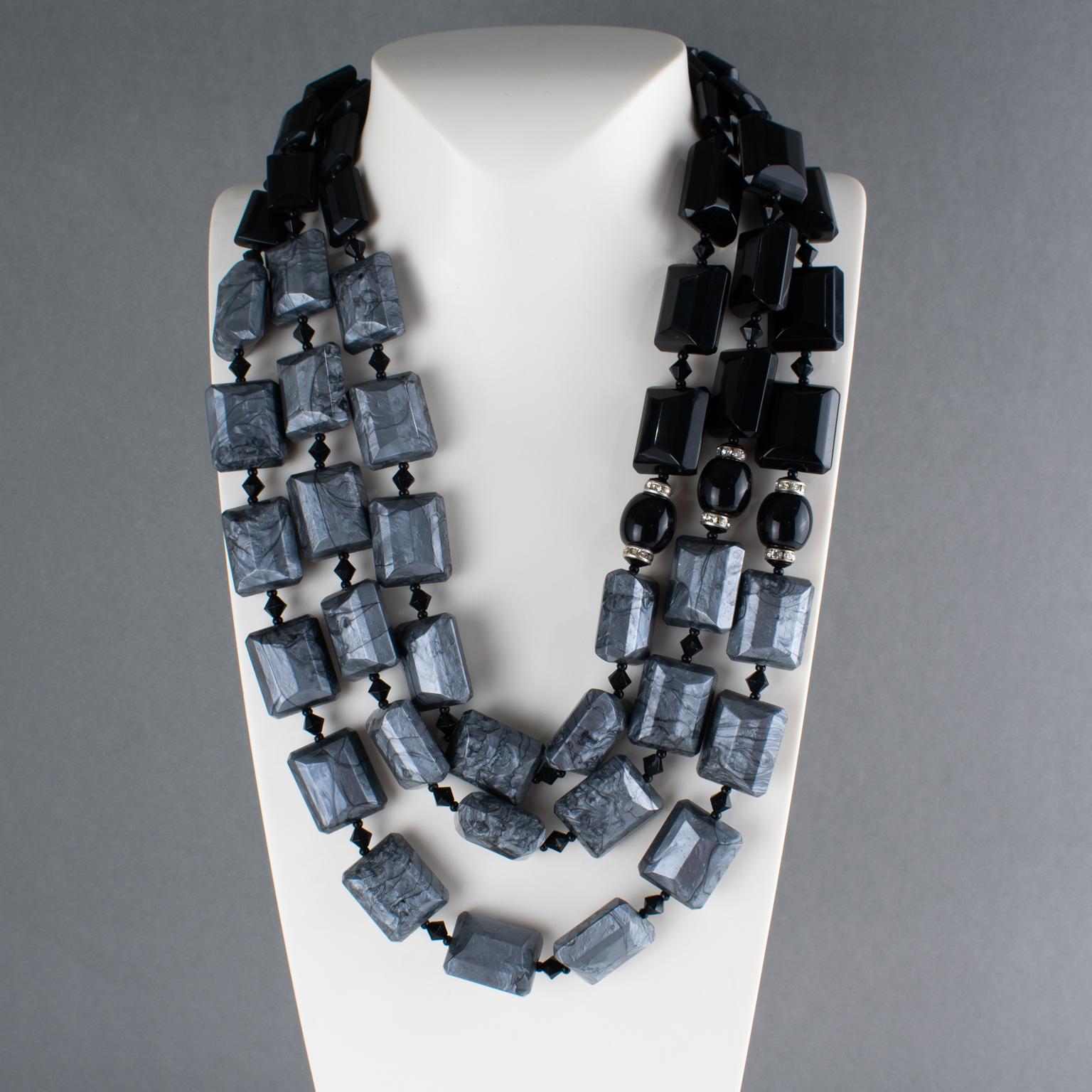 Moderno Angela Caputi - Collana girocollo in resina a più fili, nero e grigio perlato in vendita