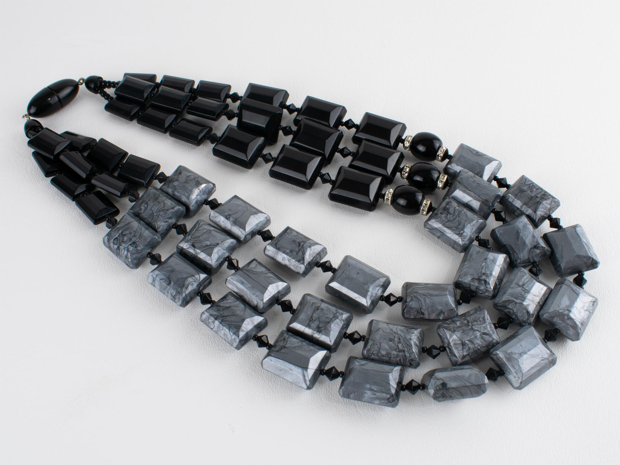 Angela Caputi - Collana girocollo in resina a più fili, nero e grigio perlato in vendita 1