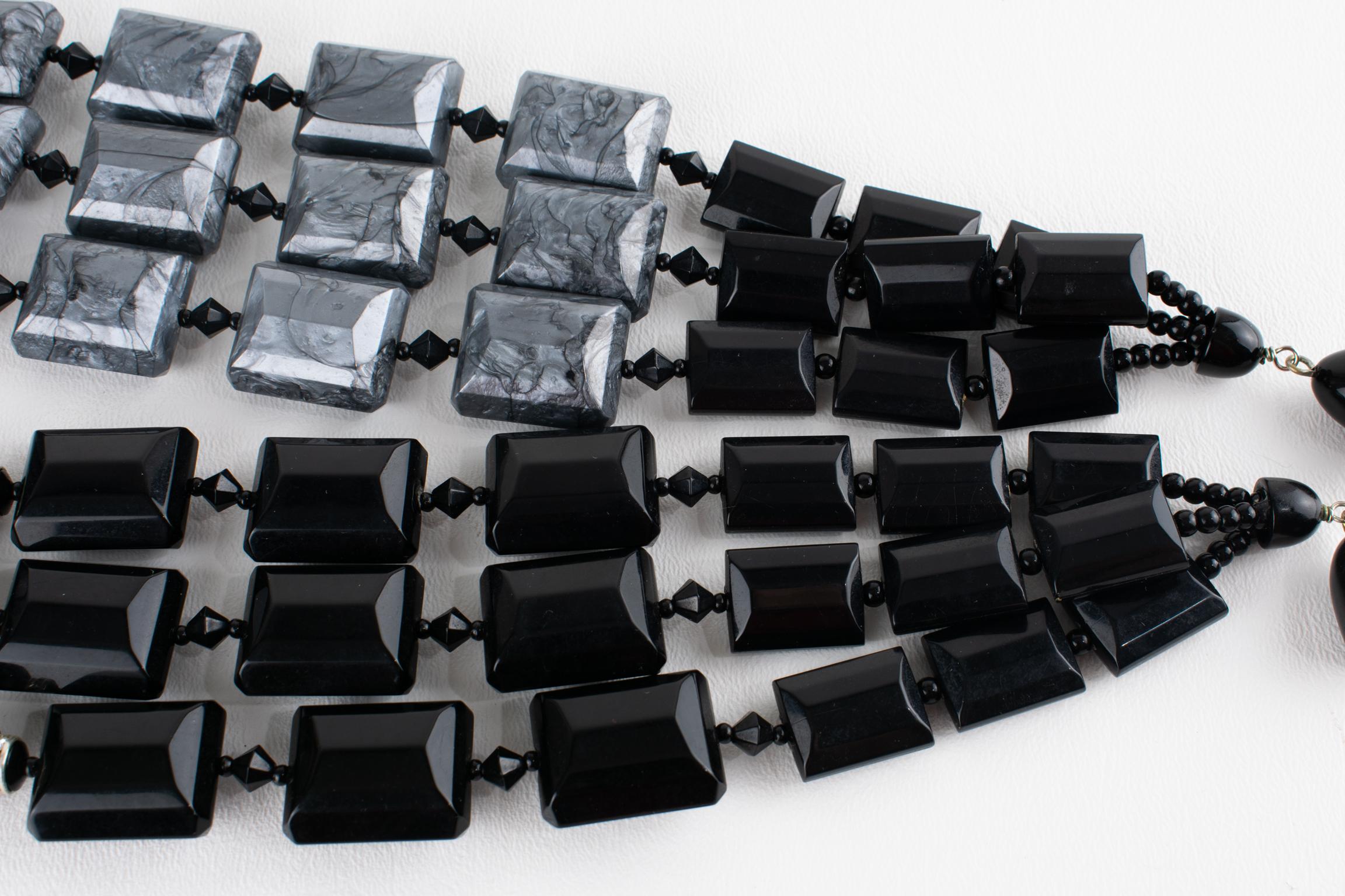 Angela Caputi - Collana girocollo in resina a più fili, nero e grigio perlato in vendita 3