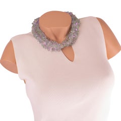 Collana girocollo a più fili fluorescente rosa neon di Angela Caputi