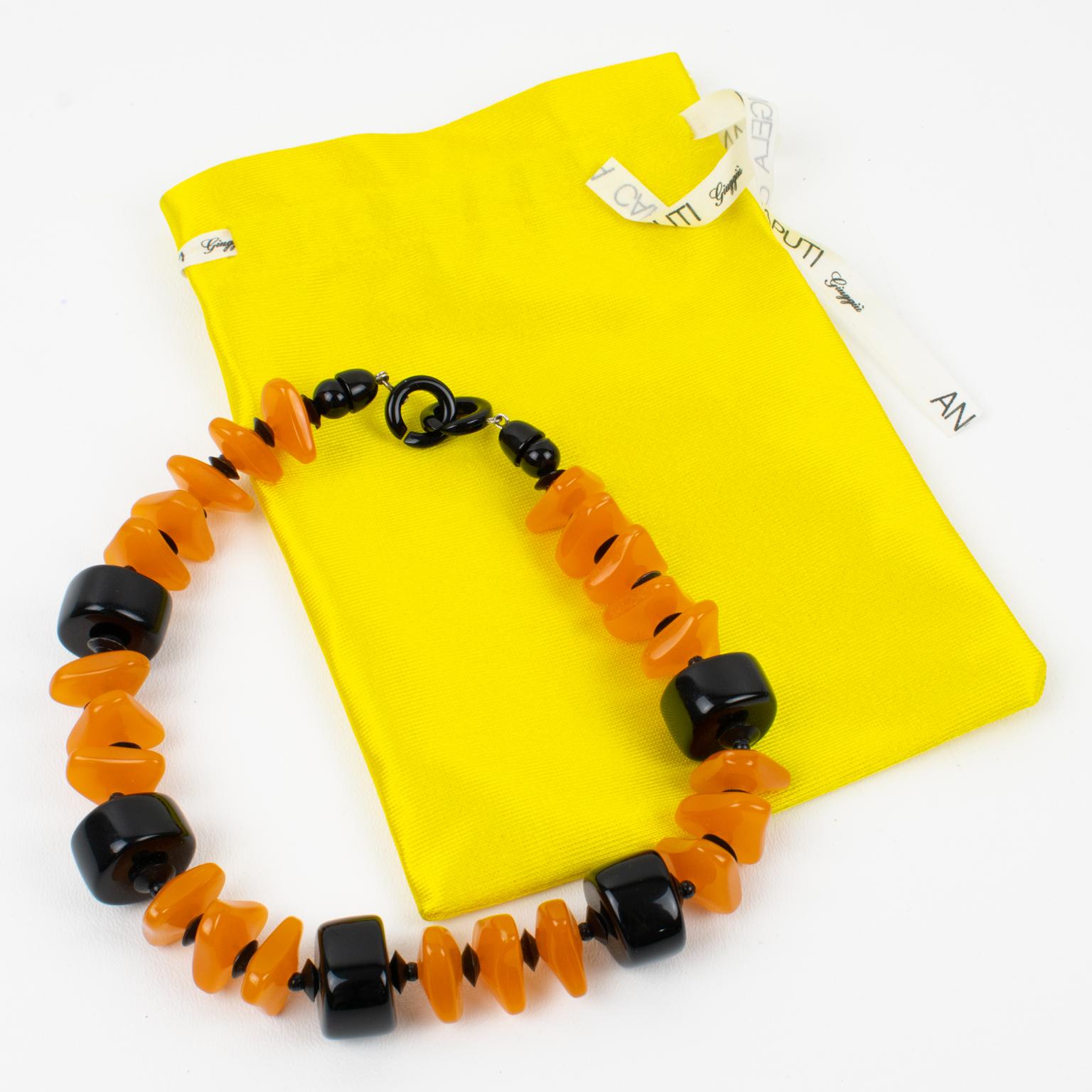 Angela Caputi Halskette aus orangefarbenem und schwarzem Harz (Moderne) im Angebot