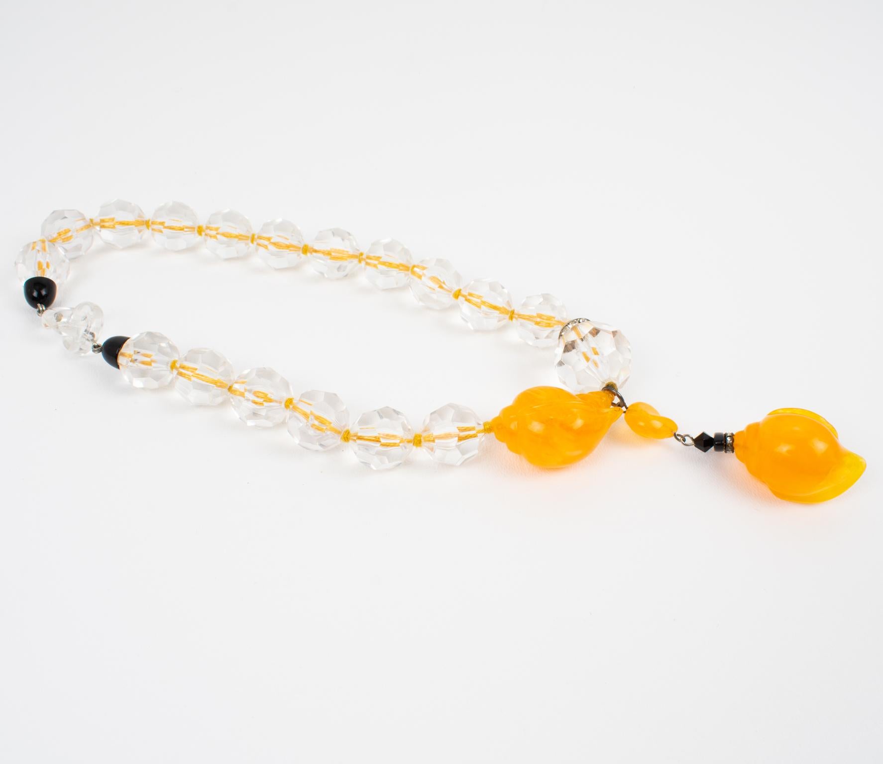 Angela Caputi, collier ras du cou en résine orange avec perles facettées 1