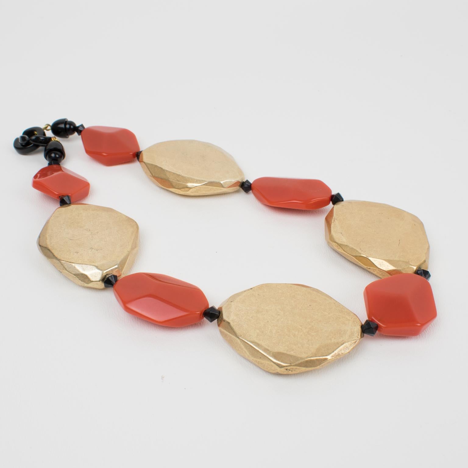 Angela Caputi Harz-Choker-Halskette aus Gold und orangefarbenen Kieselsteinen im Zustand „Gut“ im Angebot in Atlanta, GA