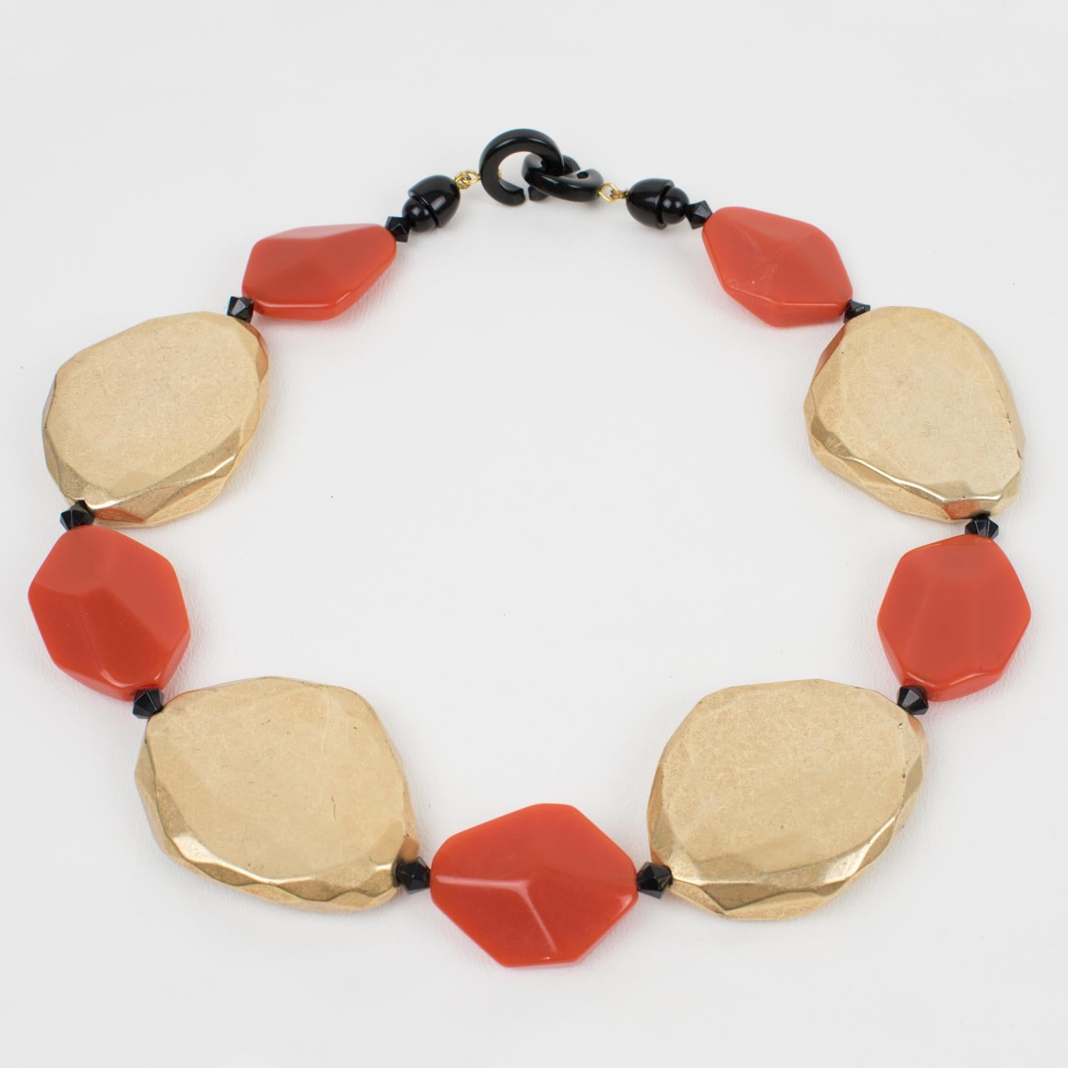 Angela Caputi Harz-Choker-Halskette aus Gold und orangefarbenen Kieselsteinen im Angebot 4