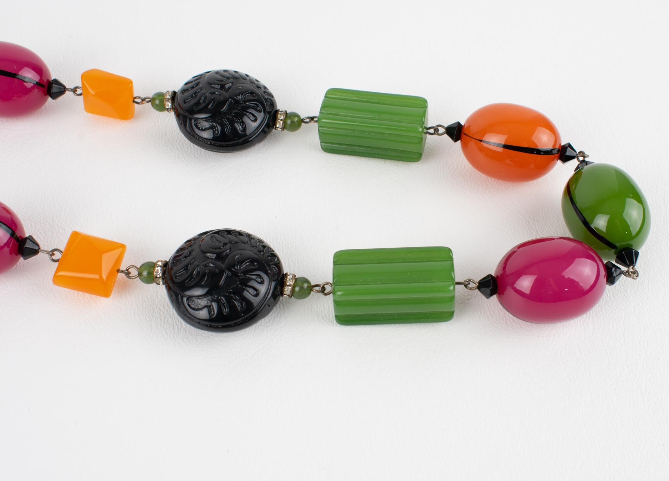 Angela Caputi, collier long en résine sculpté et façonné avec perles multicolores en vente 5