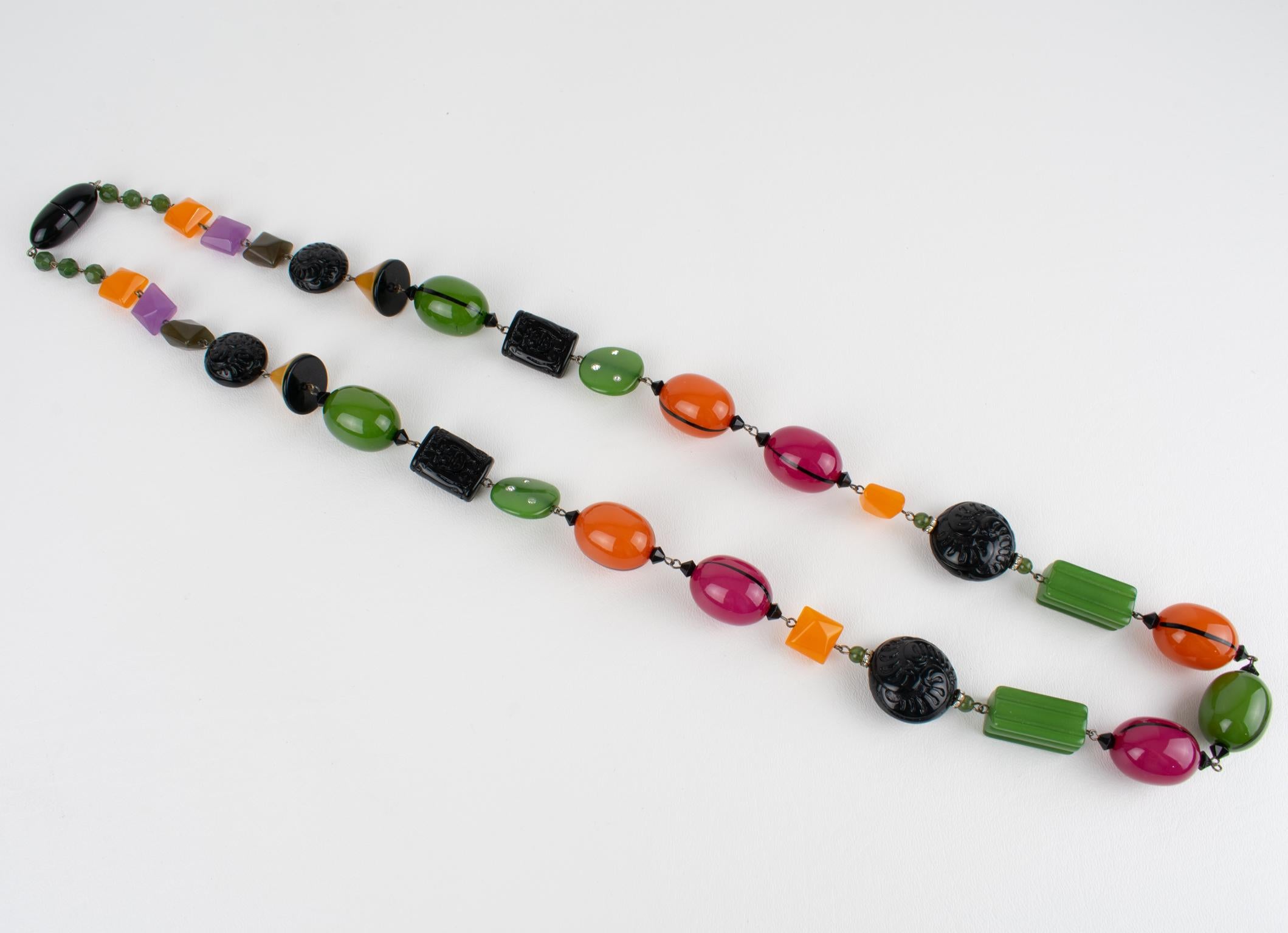 Angela Caputi, collier long en résine sculpté et façonné avec perles multicolores en vente 1