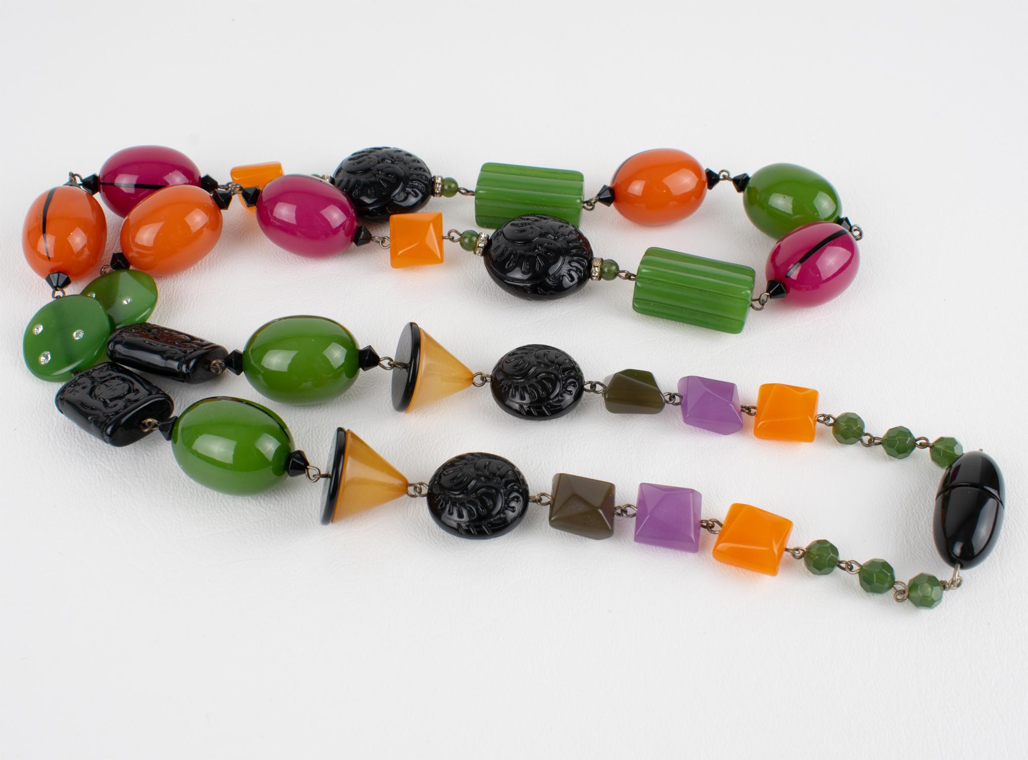Angela Caputi, collier long en résine sculpté et façonné avec perles multicolores en vente 2
