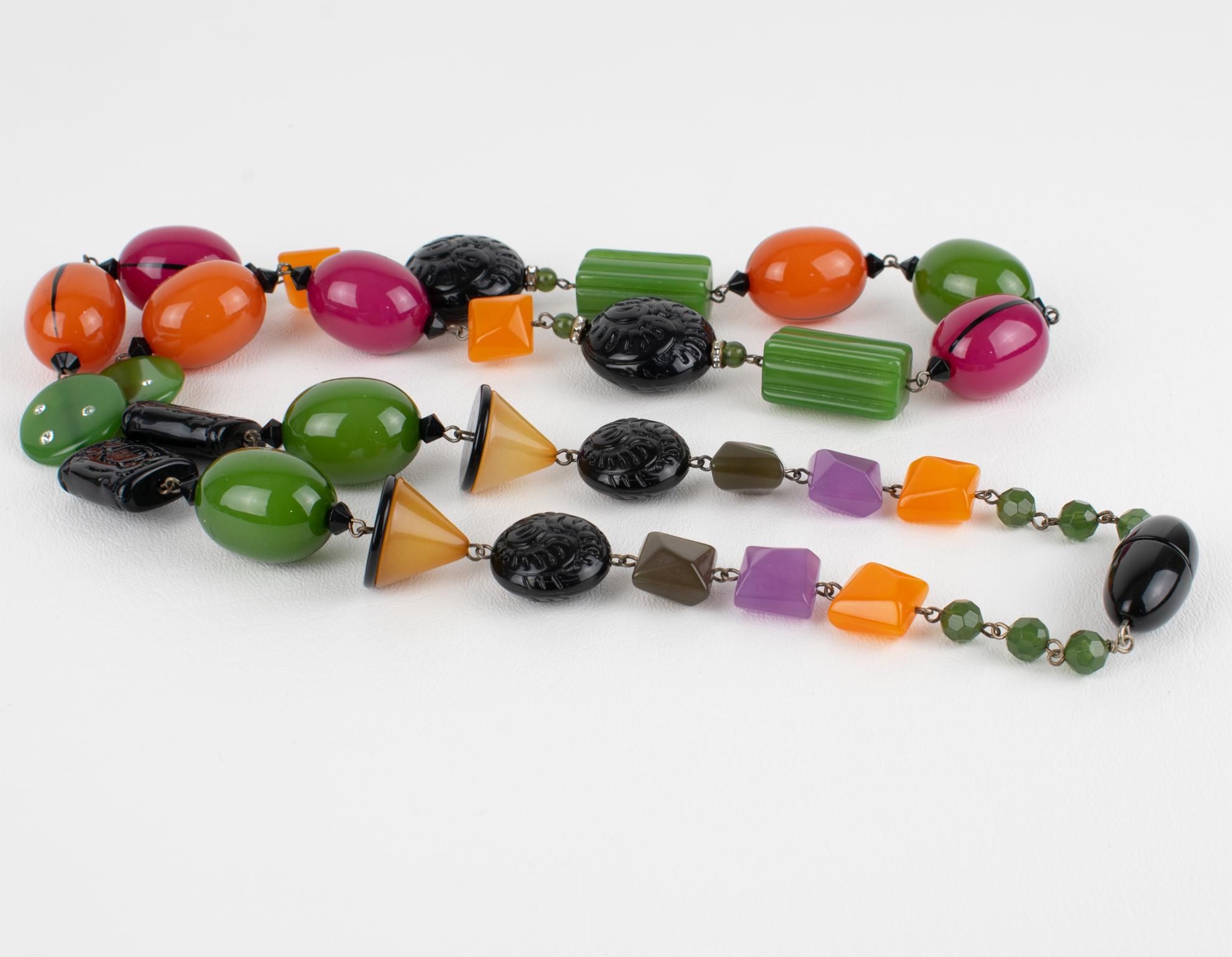 Angela Caputi, collier long en résine sculpté et façonné avec perles multicolores en vente 3