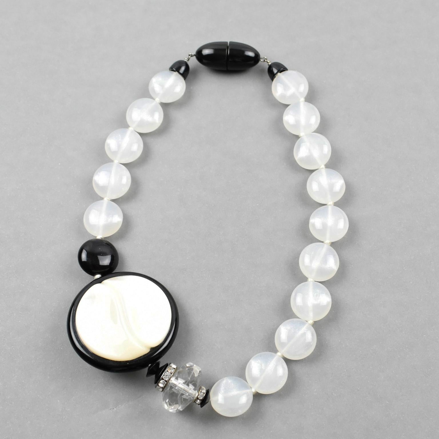 Collana in resina di Angela Caputi in nero e bianco perlato In condizioni ottime in vendita a Atlanta, GA