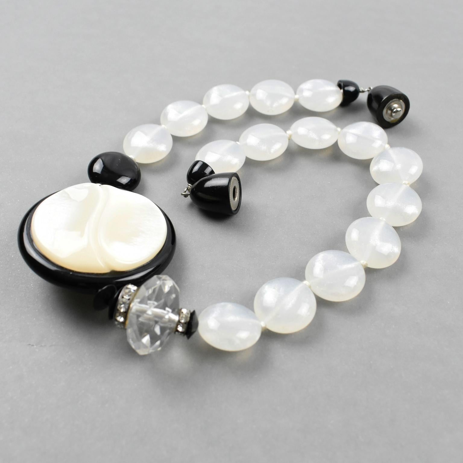 Collana in resina di Angela Caputi in nero e bianco perlato in vendita 2