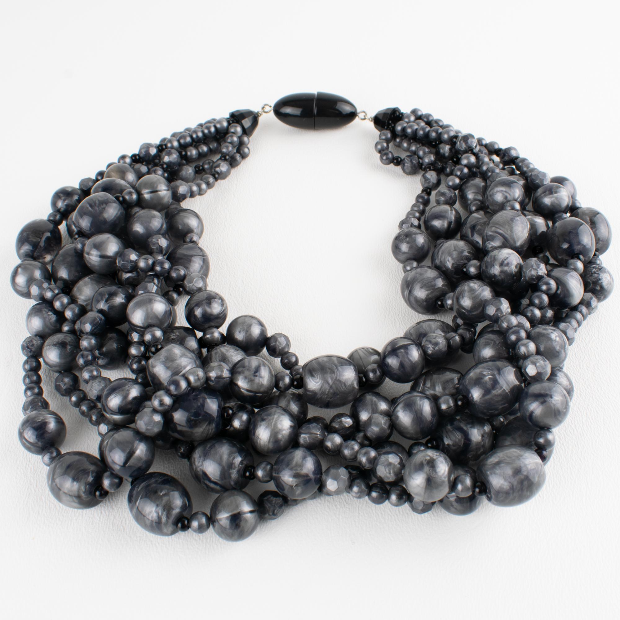 Angela Caputi - Collier de résine multibrins avec perles gris orageux Excellent état - En vente à Atlanta, GA