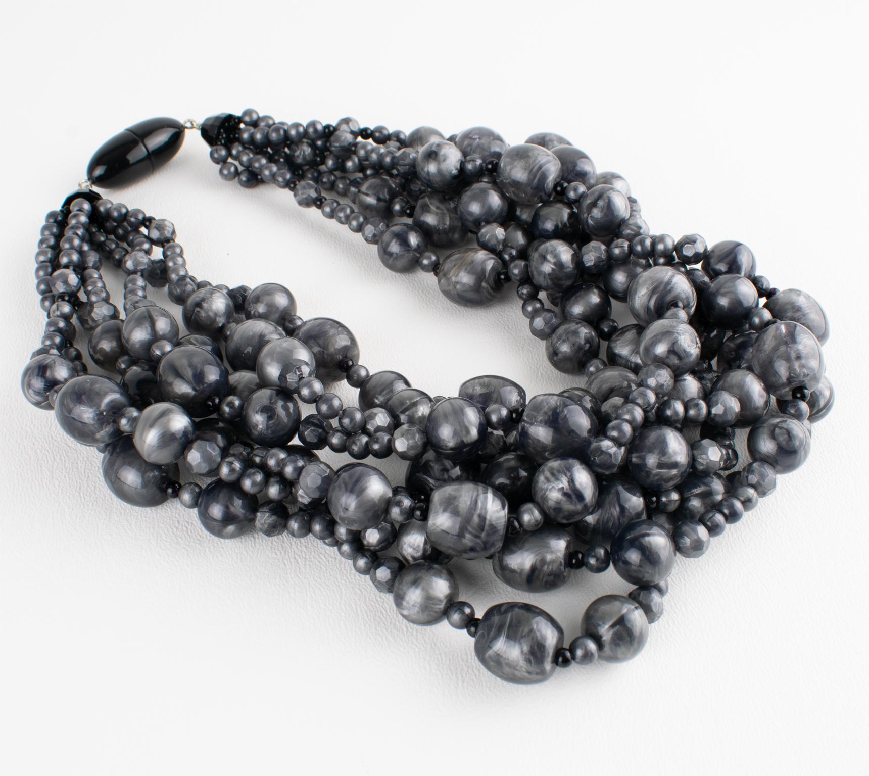 Angela Caputi - Collier de résine multibrins avec perles gris orageux en vente 1