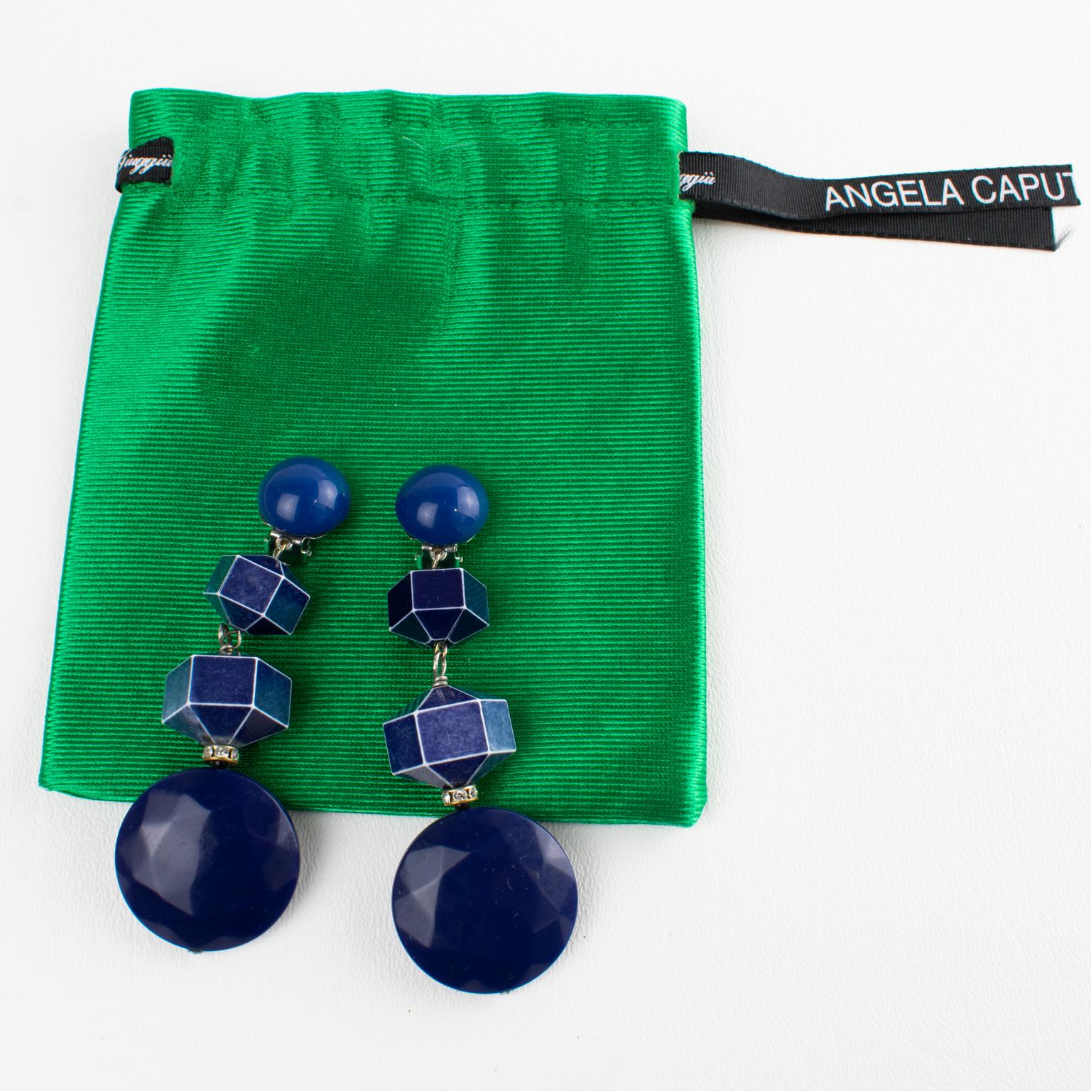 Angela Caputi Geometrische Clip-Ohrringe aus gewaschenem blauem Harz (Moderne) im Angebot