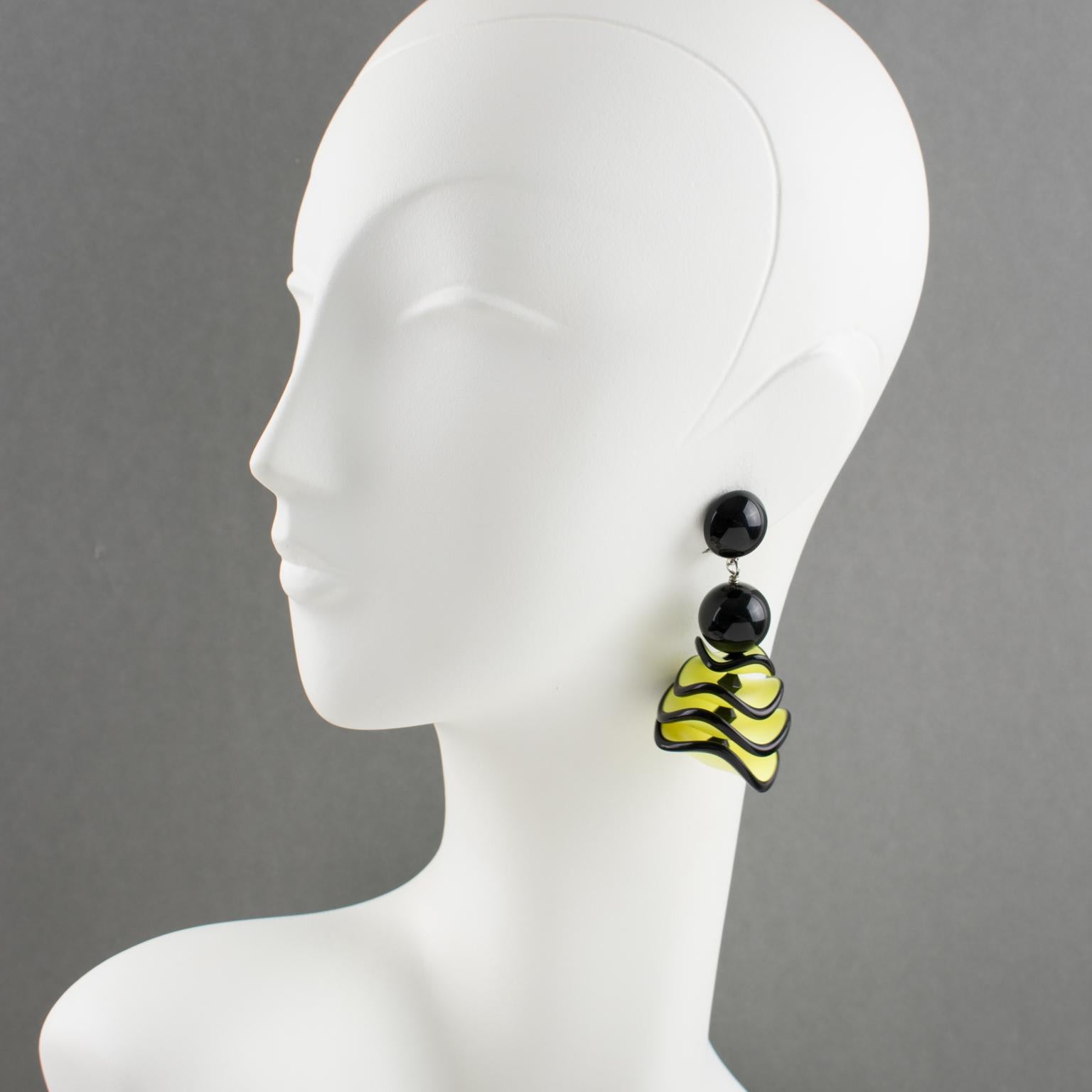 Stunning Angela Caputi, made in Italy resin clip-on earrings. Oversized dangling design with vanilla yellow and black colors elements in a wavy shape, from the Flamenco collection. Her matching of colors is always extremely classy, perfect for