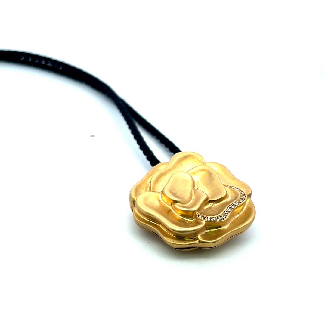 Angela Cummings - Collana con ciondolo in oro giallo 18K con diamante rotondo da 0,08 carati in vendita 6