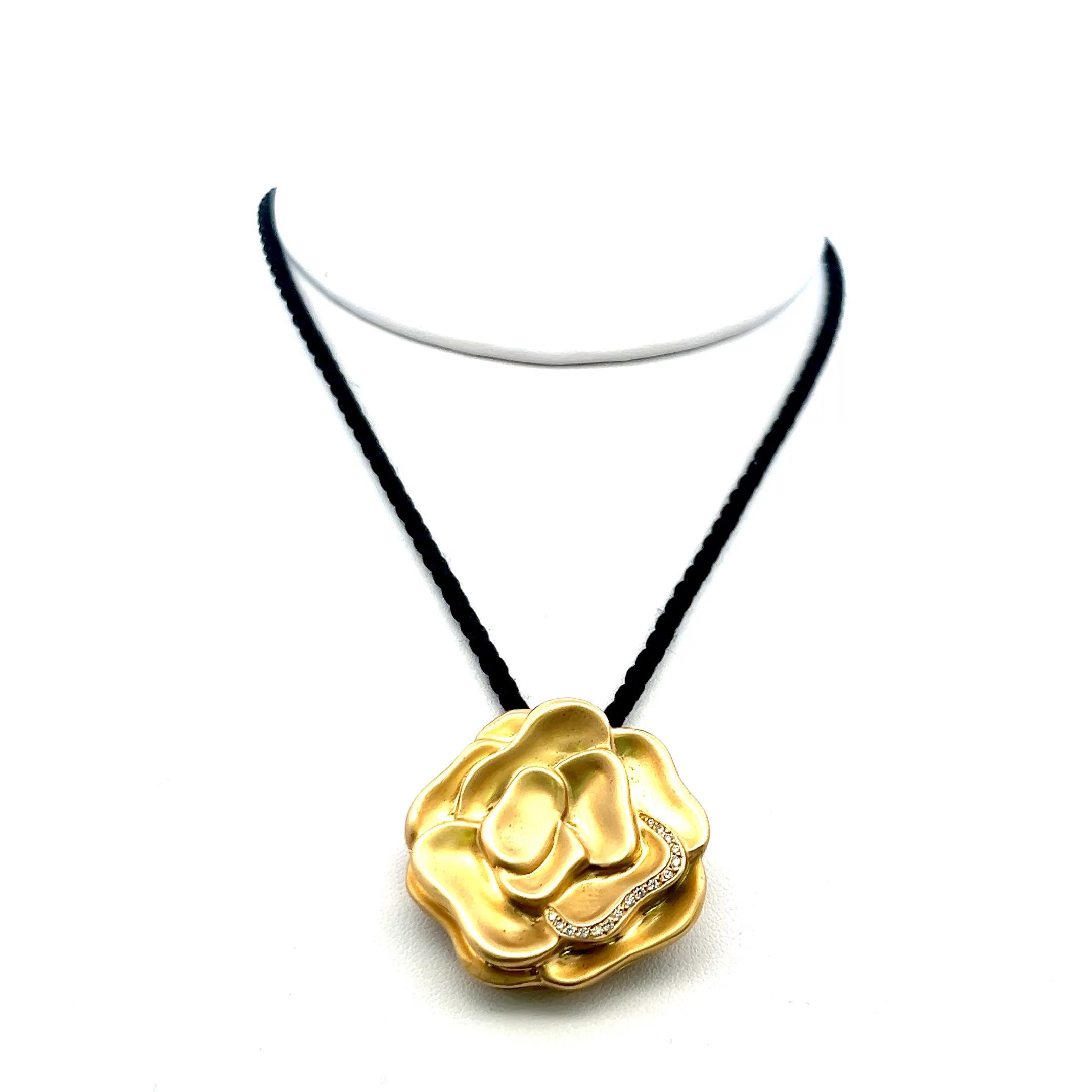 Angela Cummings - Collana con ciondolo in oro giallo 18K con diamante rotondo da 0,08 carati In condizioni buone in vendita a New York, NY